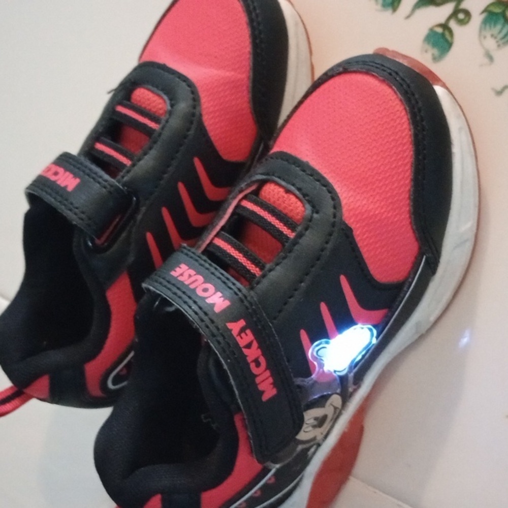 Mickey Mouse ✌🏼 Boys Light up Sneakers - Picture 4 of 7